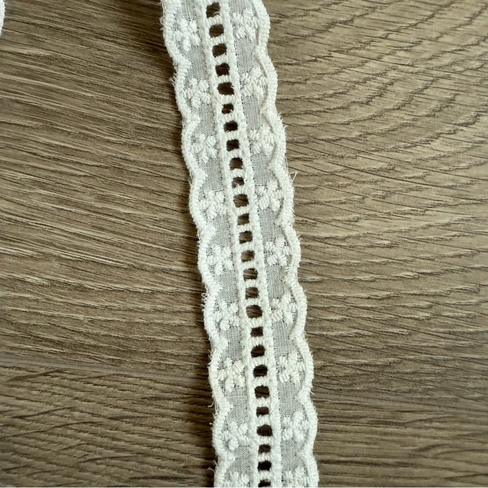 🆕 White Eyelet Embroidered Hair Bow